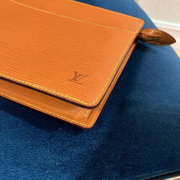 Louis Vuitton Brown Epi Pochette Homme - Picture 8 of 12